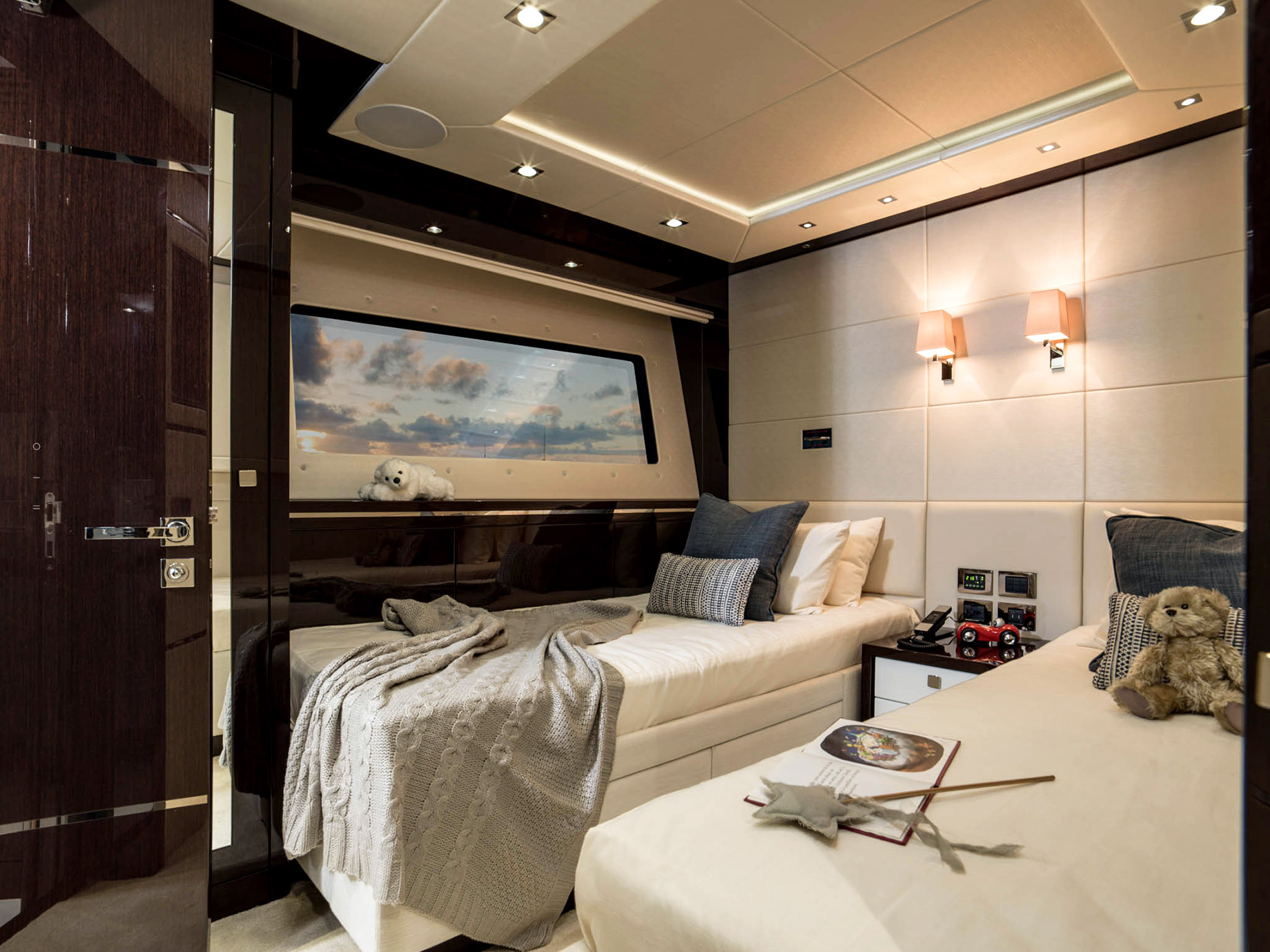 Superyacht FLEUR Twin Cabin - The Glass House at Sea