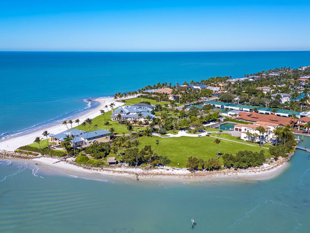Gordon Pointe - 100 Bay Rd, Naples, FL, USA - 2
