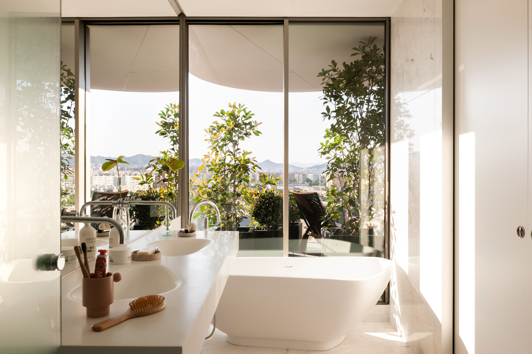 07d – Antares Barcelona – Residence 14.03 – Bathroom with View