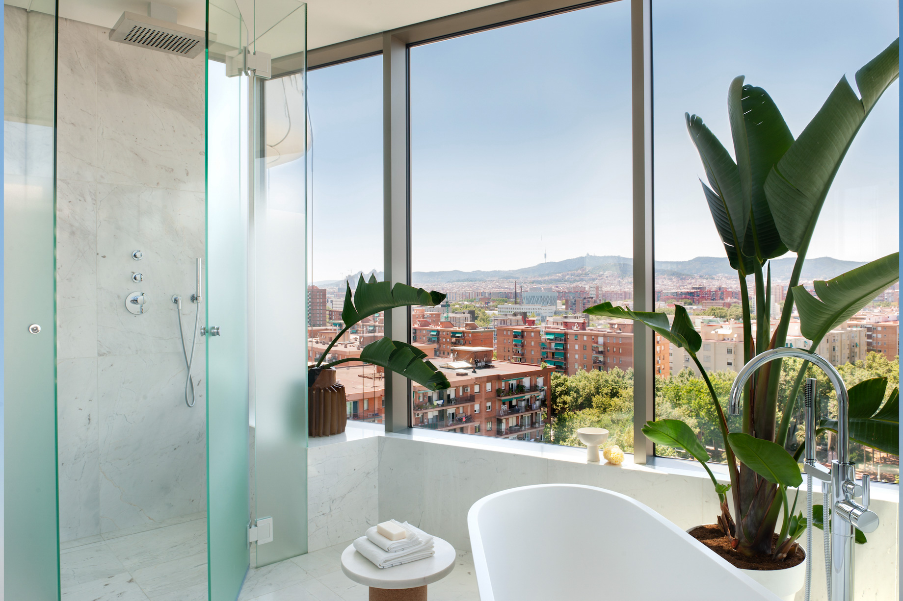 08c – Antares Barcelona – Residence 9.01 – Bathroom with City View