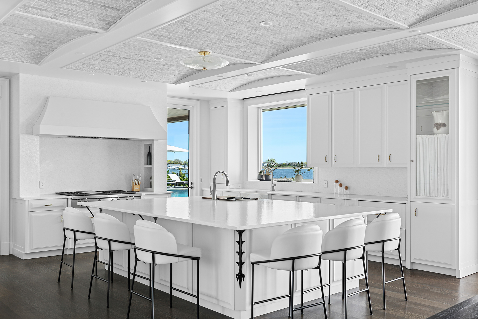 34 Westbridge Road, Westhampton Beach, NY, USA – 12