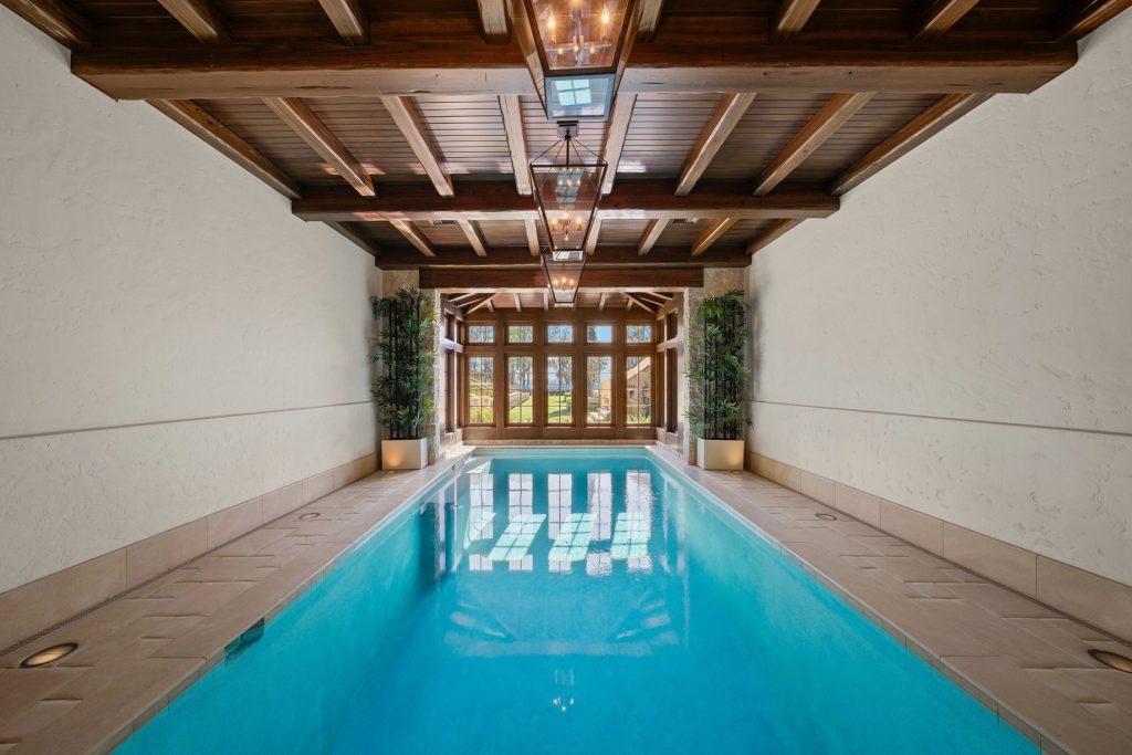 The Oaks Estate - 12321 Fort King Highway, Tampa, FL, USA - 33