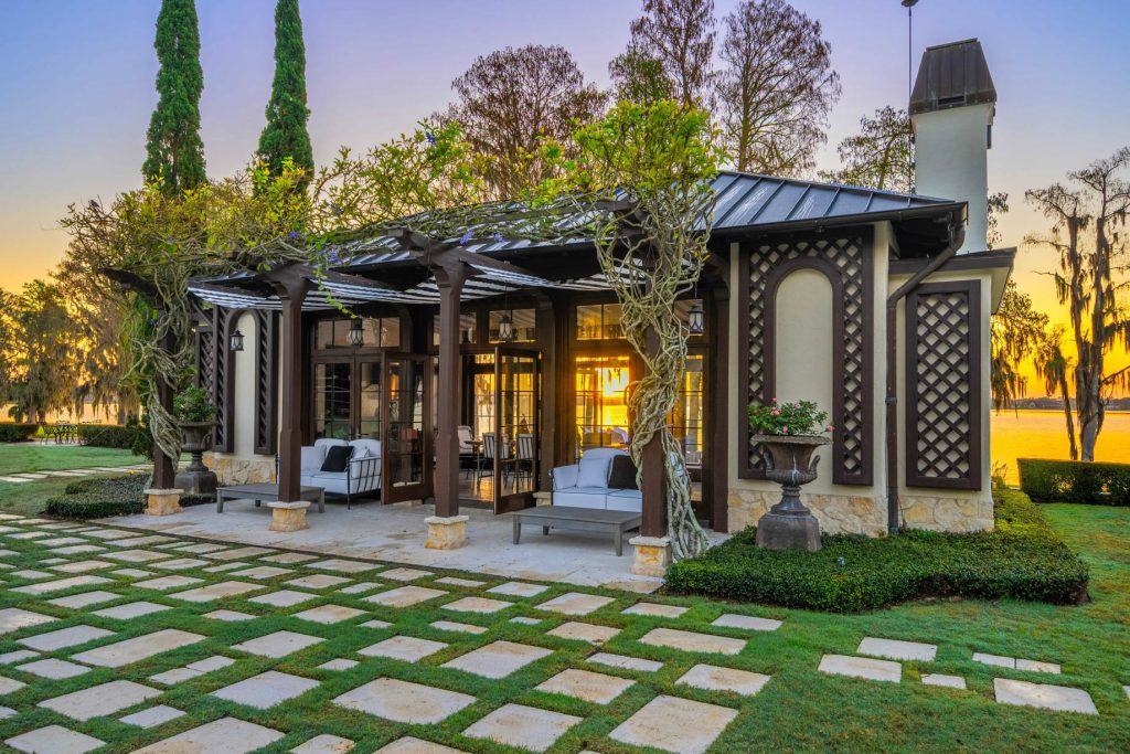 The Oaks Estate - 12321 Fort King Highway, Tampa, FL, USA - 98