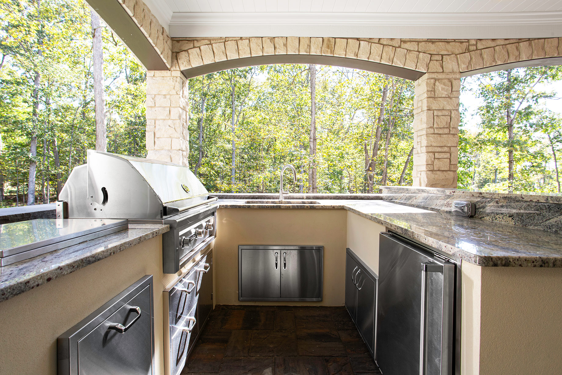 Modern Outdoor Kitchen with Stainless Steel Appliances and Granite Counters