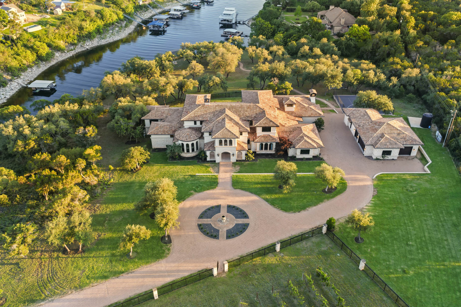 Villa Sul Lago – 15201 Fm 2769, Volente, TX, USA – 3