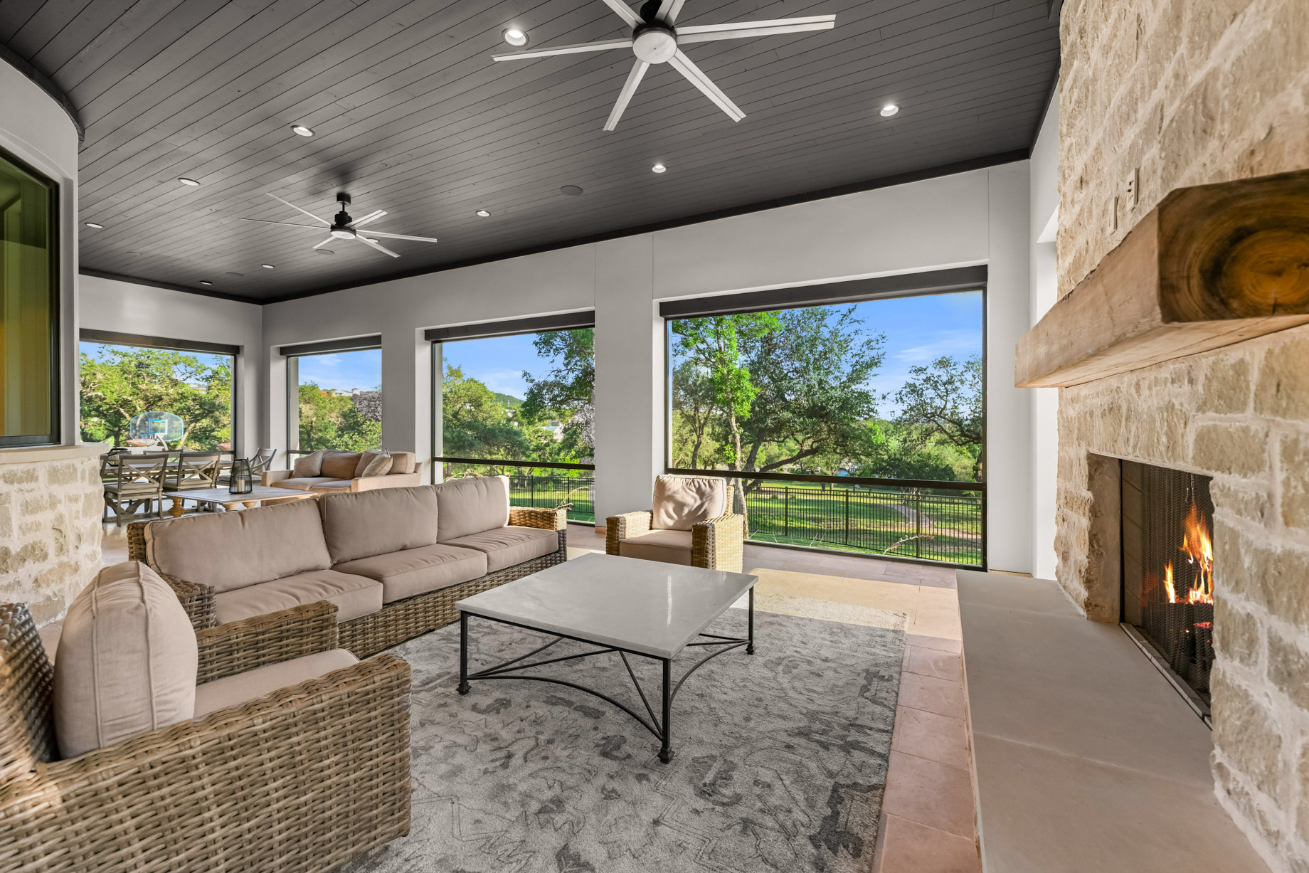 Villa Sul Lago – 15201 Fm 2769, Volente, TX, USA – 77