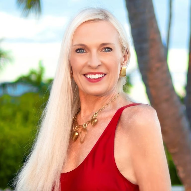Lisa Swanson – 1024 x 1024