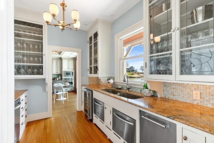251 Puritan Rd, Swampscott, MA, USA - 11 251 Puritan Rd, Swampscott, MA, USA - 11