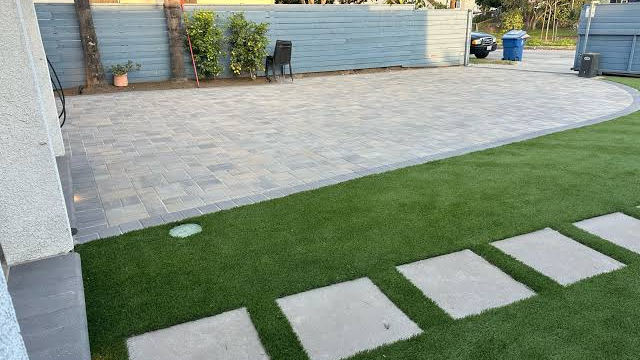 How Artificial Turf and Outdoor Living Features Can Transform a Los Angeles Yard
